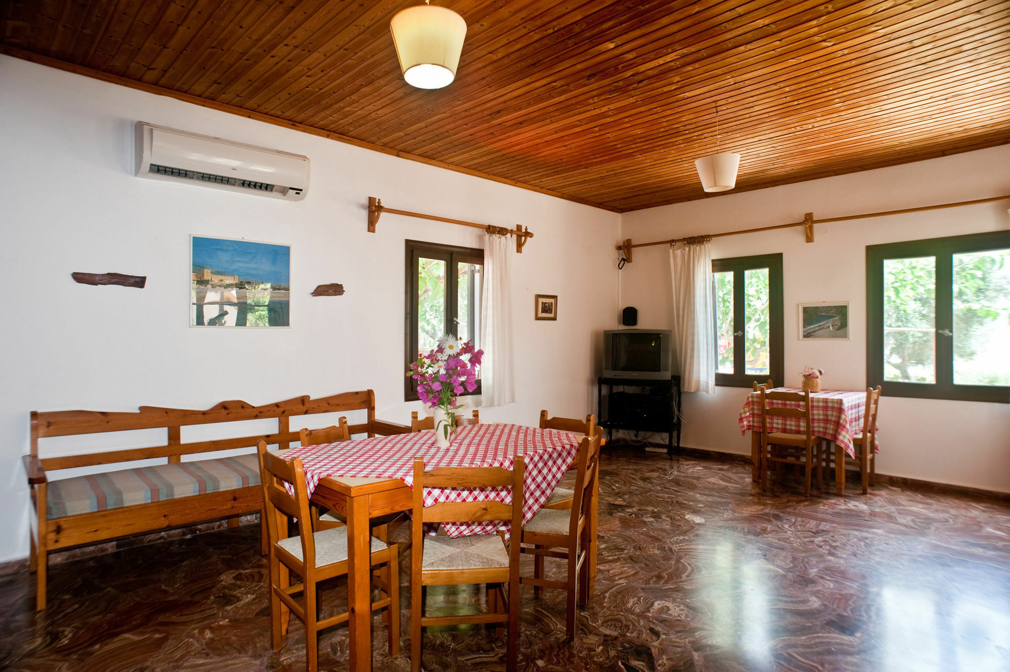 Dolphin Apartments Frangokastello Екстериор снимка
